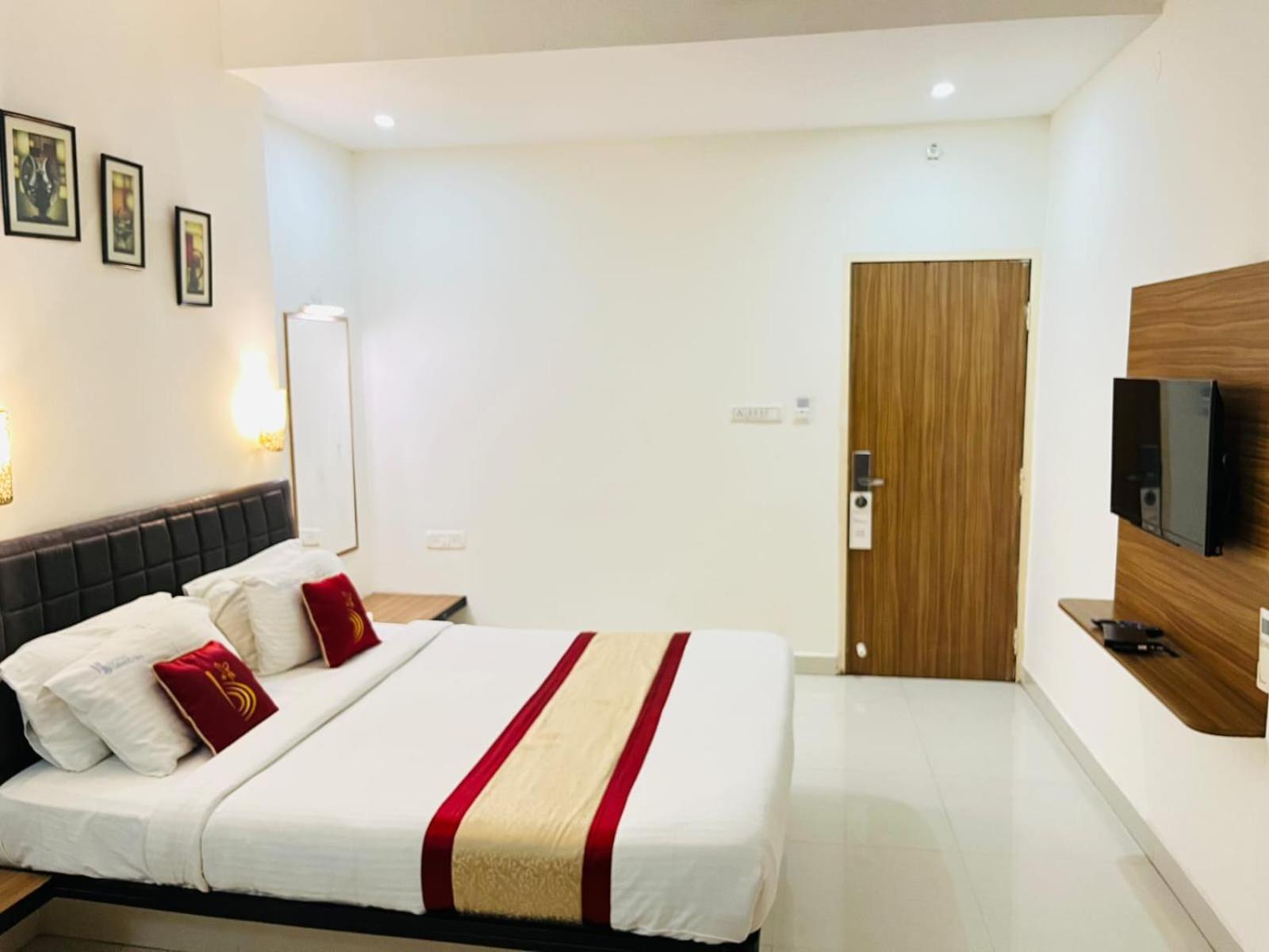 Hotel Grand Bee Μπανγκαλόρ Εξωτερικό φωτογραφία