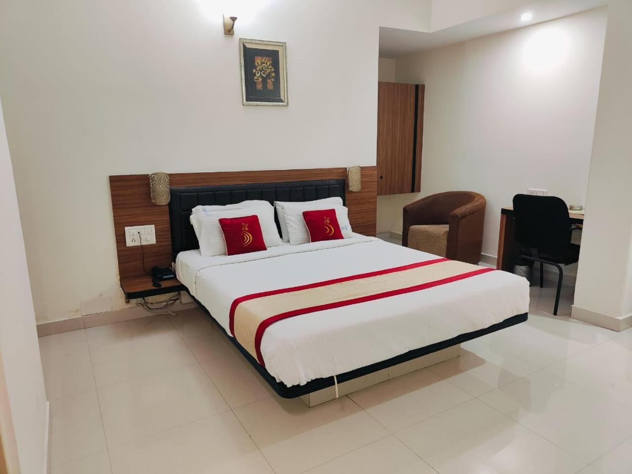 Hotel Grand Bee Μπανγκαλόρ Εξωτερικό φωτογραφία