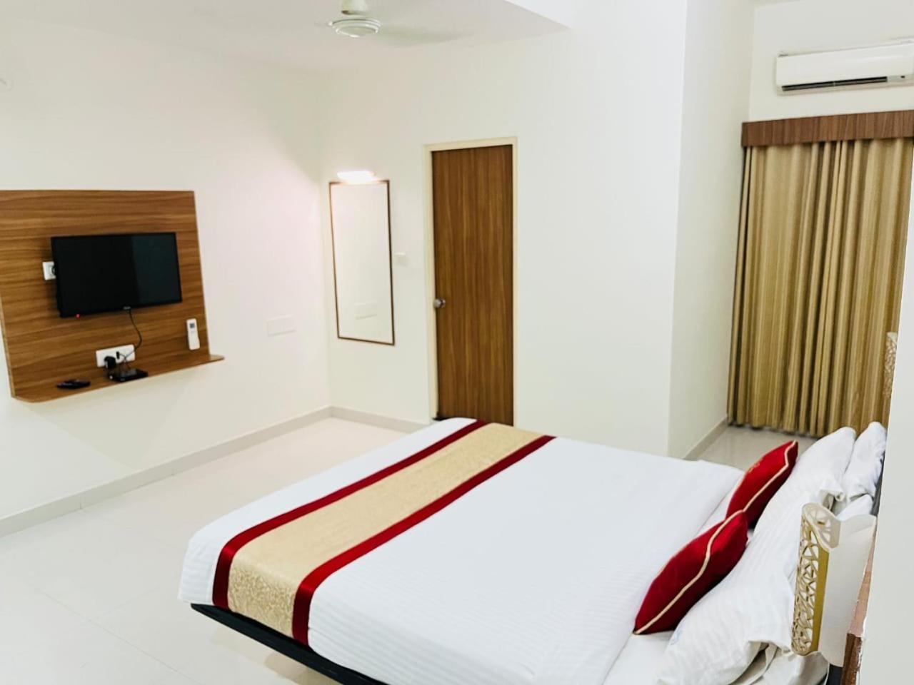 Hotel Grand Bee Μπανγκαλόρ Εξωτερικό φωτογραφία