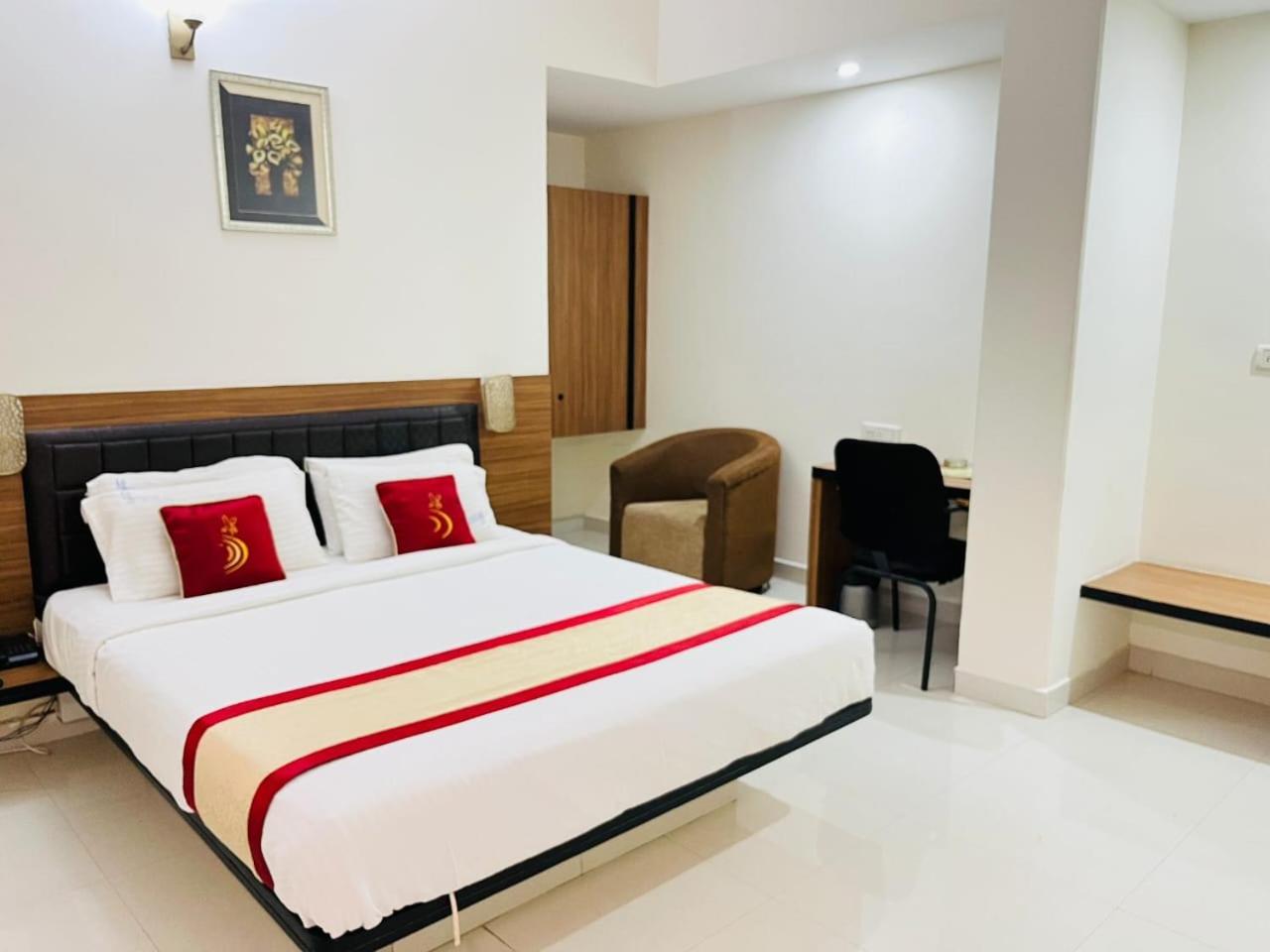 Hotel Grand Bee Μπανγκαλόρ Εξωτερικό φωτογραφία