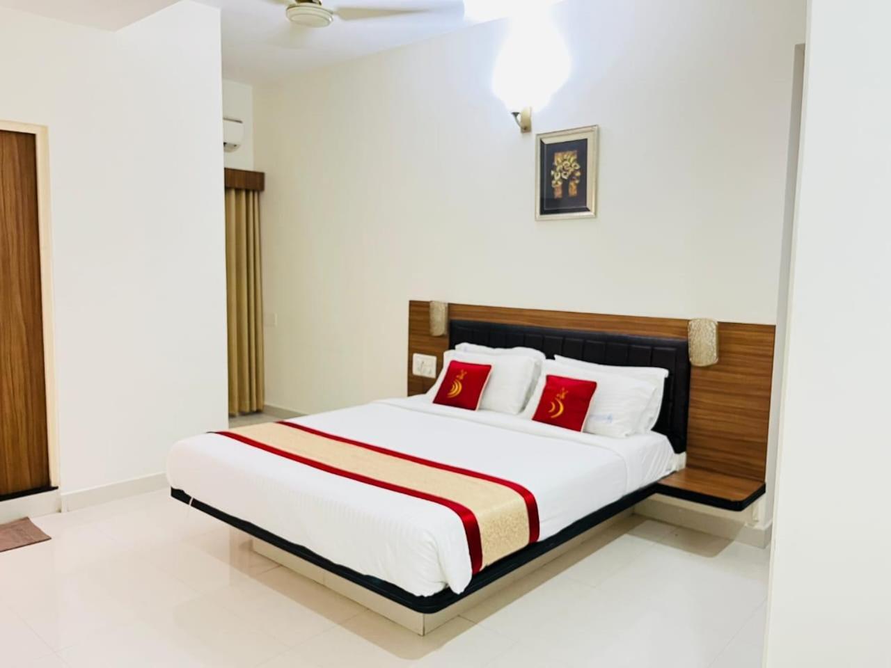 Hotel Grand Bee Μπανγκαλόρ Εξωτερικό φωτογραφία